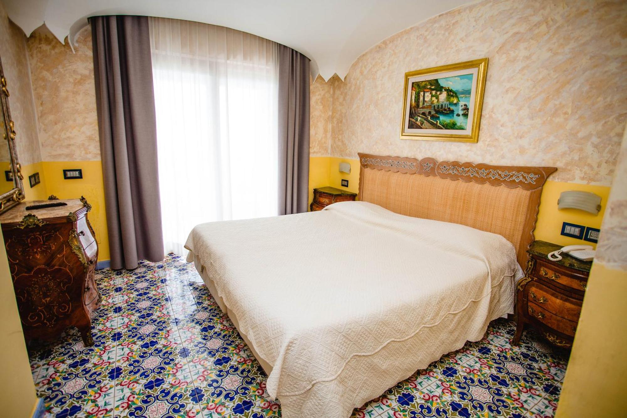 Strand Hotel Delfini Ischia Extérieur photo