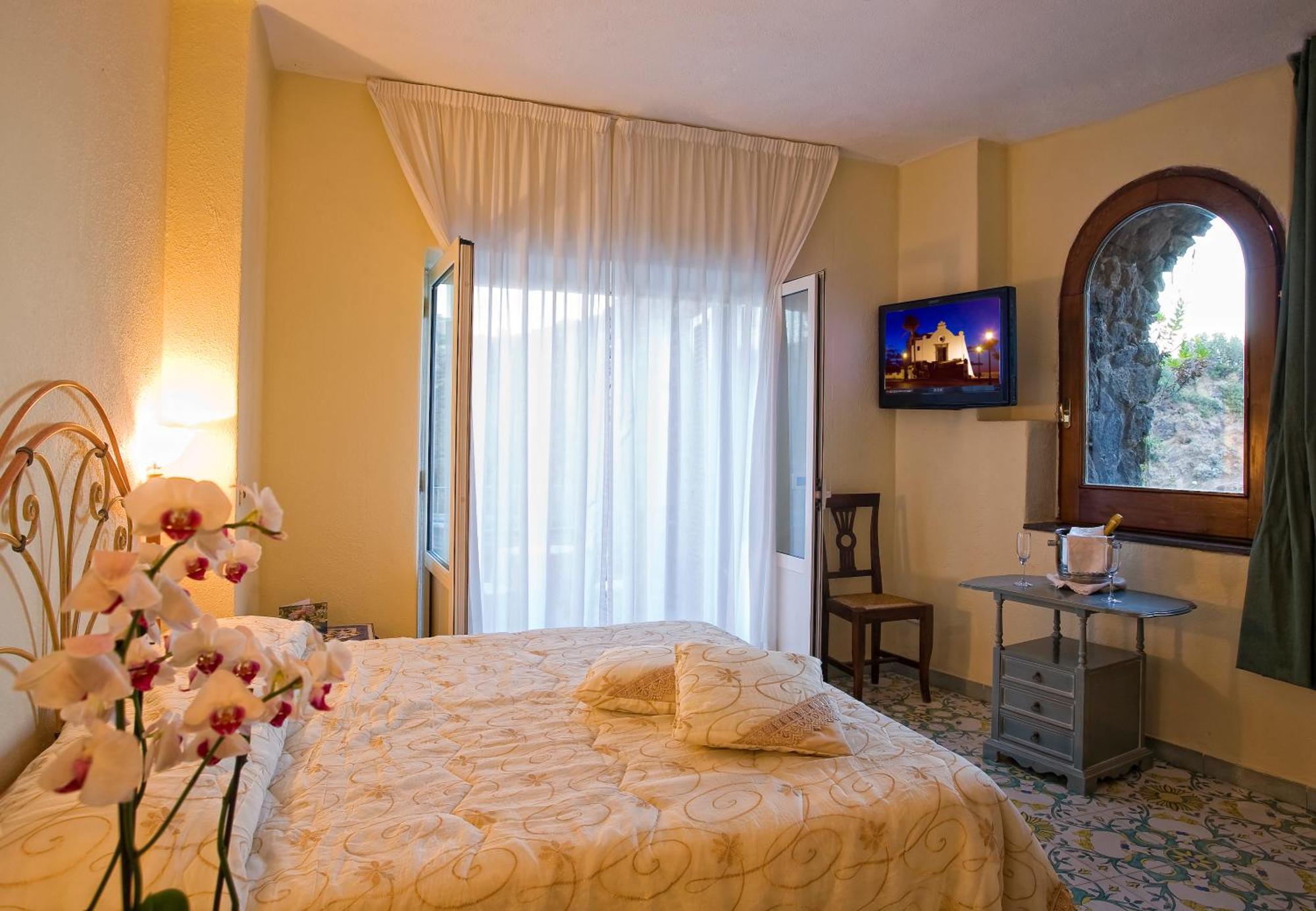 Strand Hotel Delfini Ischia Extérieur photo